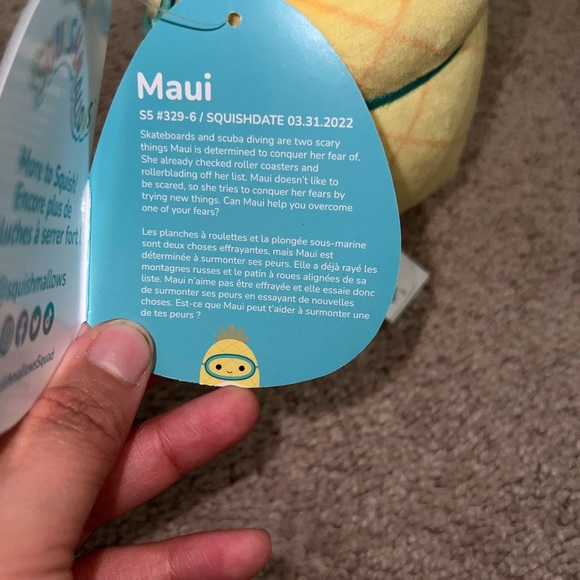 New Maui the Pineapple with Goggles Squishmallows - Picture 7 of 7